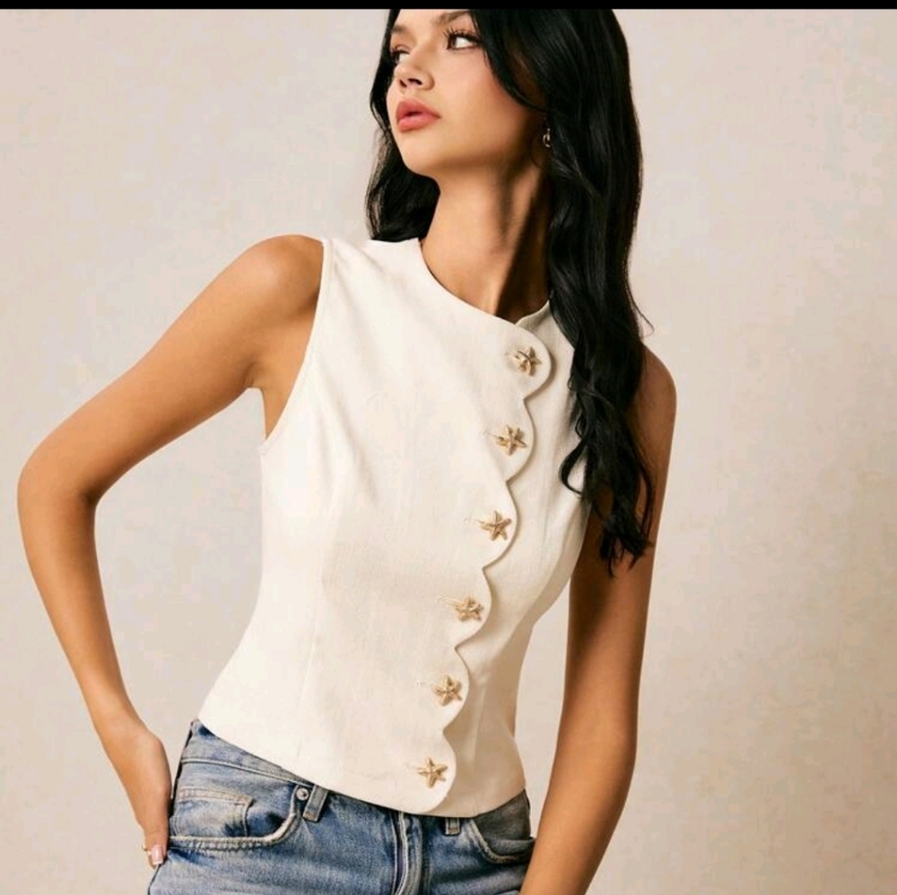 Cream Scalloped Sleeveless Blouse